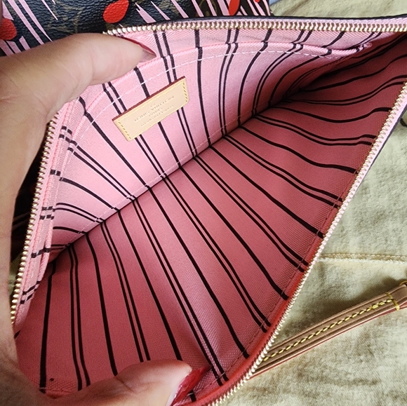 Authentic Louis vuitton Monogram jungle dot neverfull bag - Picture 7 of 16